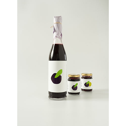 丁寧に手で摘んだアロニアベリージャム